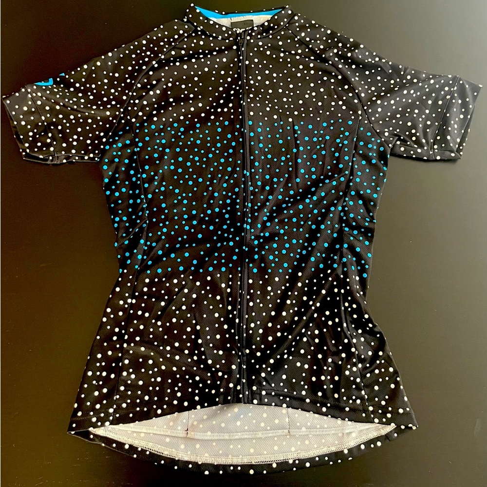 Twin Six (made in the USA) bike jersey comfortable,dry wicking,& fits perfectly.